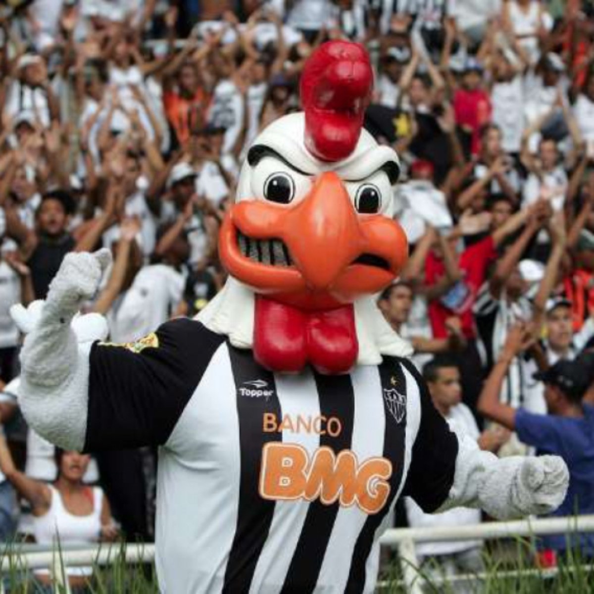 Atletico Mg Condena Machismo De Mascote Com Atleta Do Time Feminino