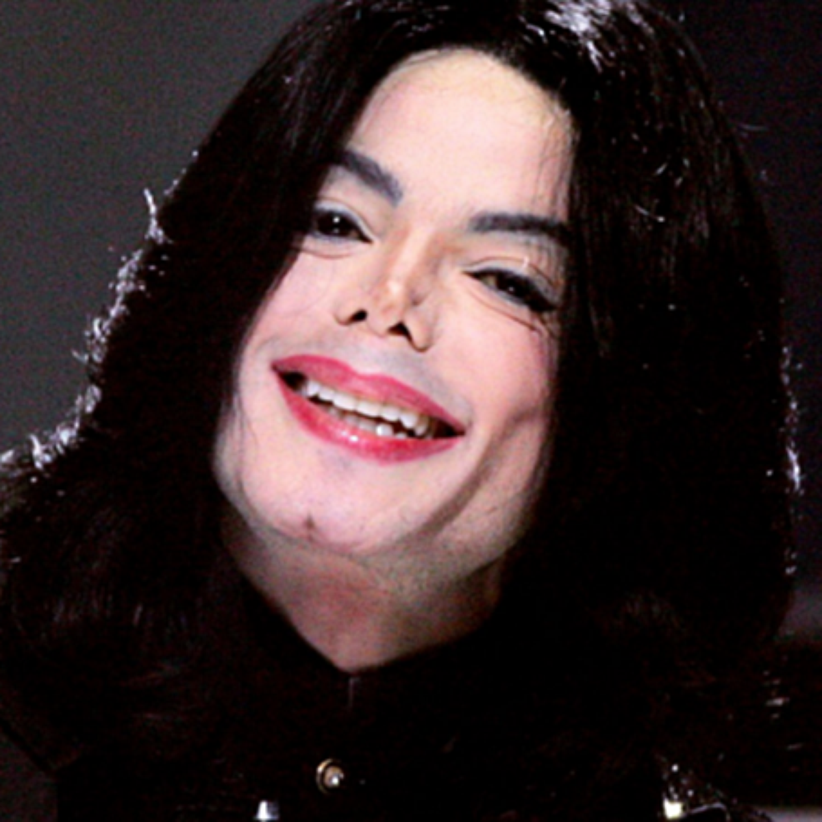 Livro revela detalhes chocantes do corpo de Michael Jackson