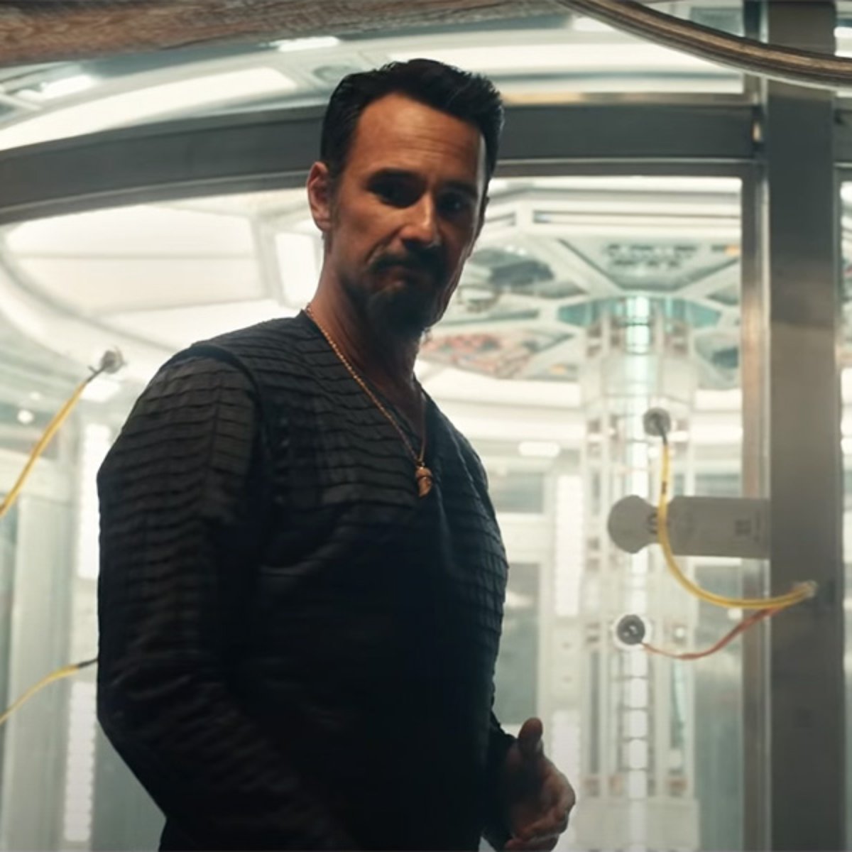 Power: Rodrigo Santoro cria supervilões em trailer de filme de ...