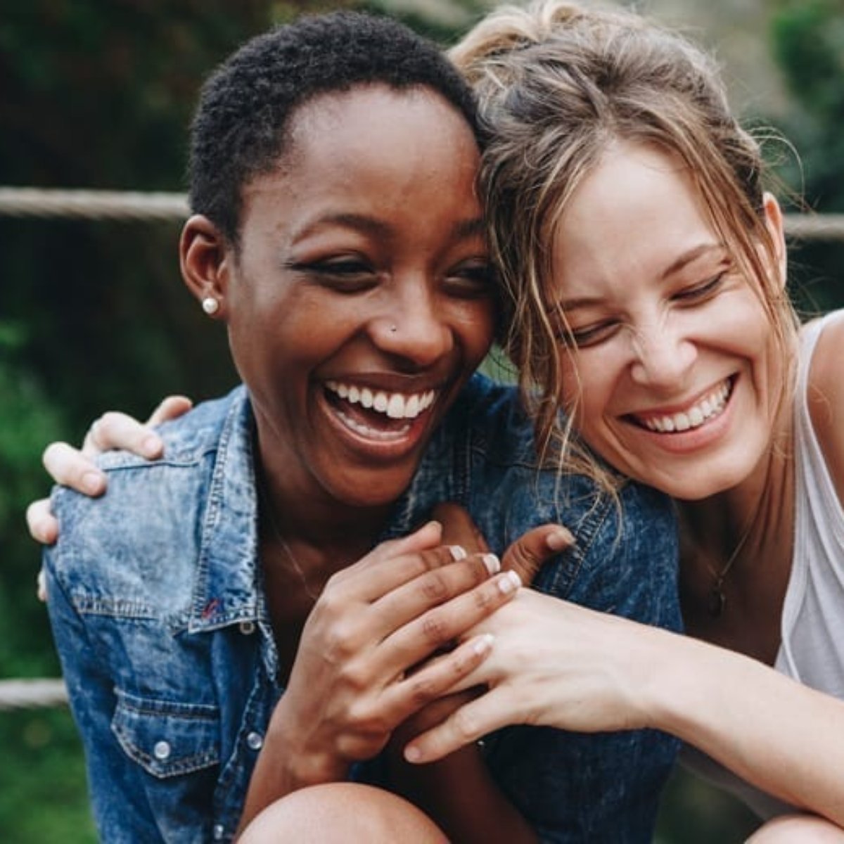 12 Simpatias Para Fazer Fortalecer E Proteger Amizades Uma das melhores coisas do mundo é quando você abraça alguém que você ama e essa pessoa te aperta forte. 12 simpatias para fazer fortalecer e