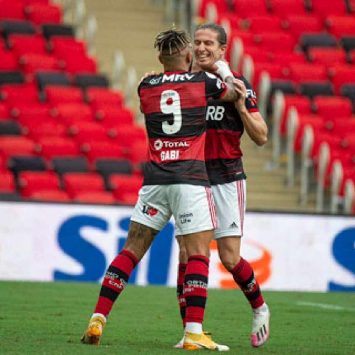 Com Dois De Gabigol Flamengo Goleia O Santos No Maracana