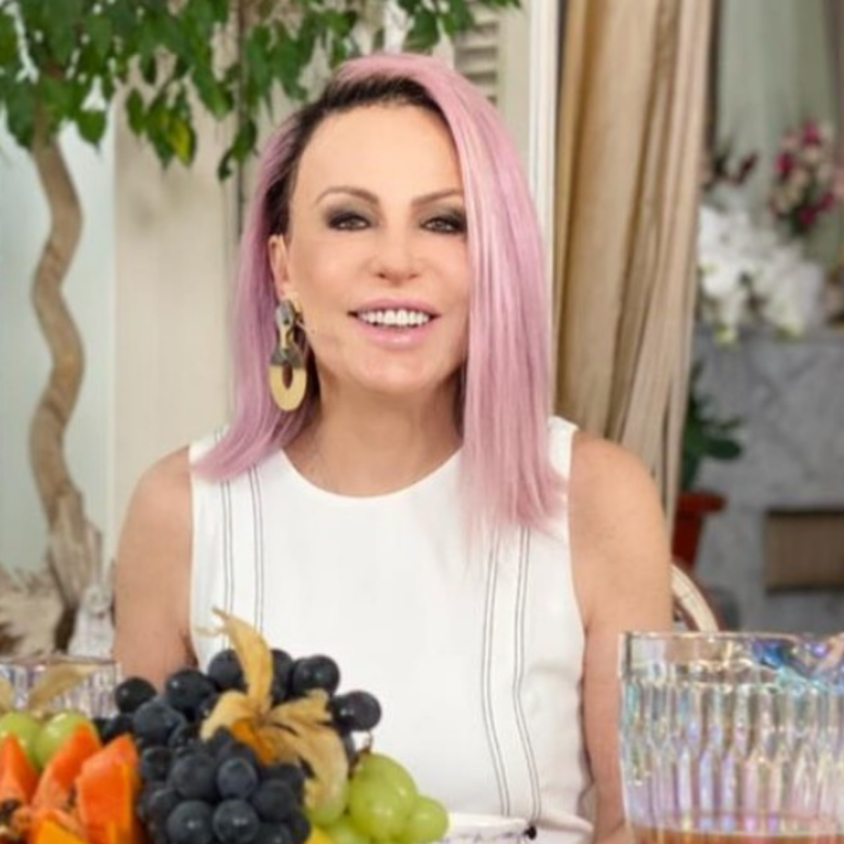 Mais Voce Ana Maria Braga Troca Cabelo Rosa Por Lavanda