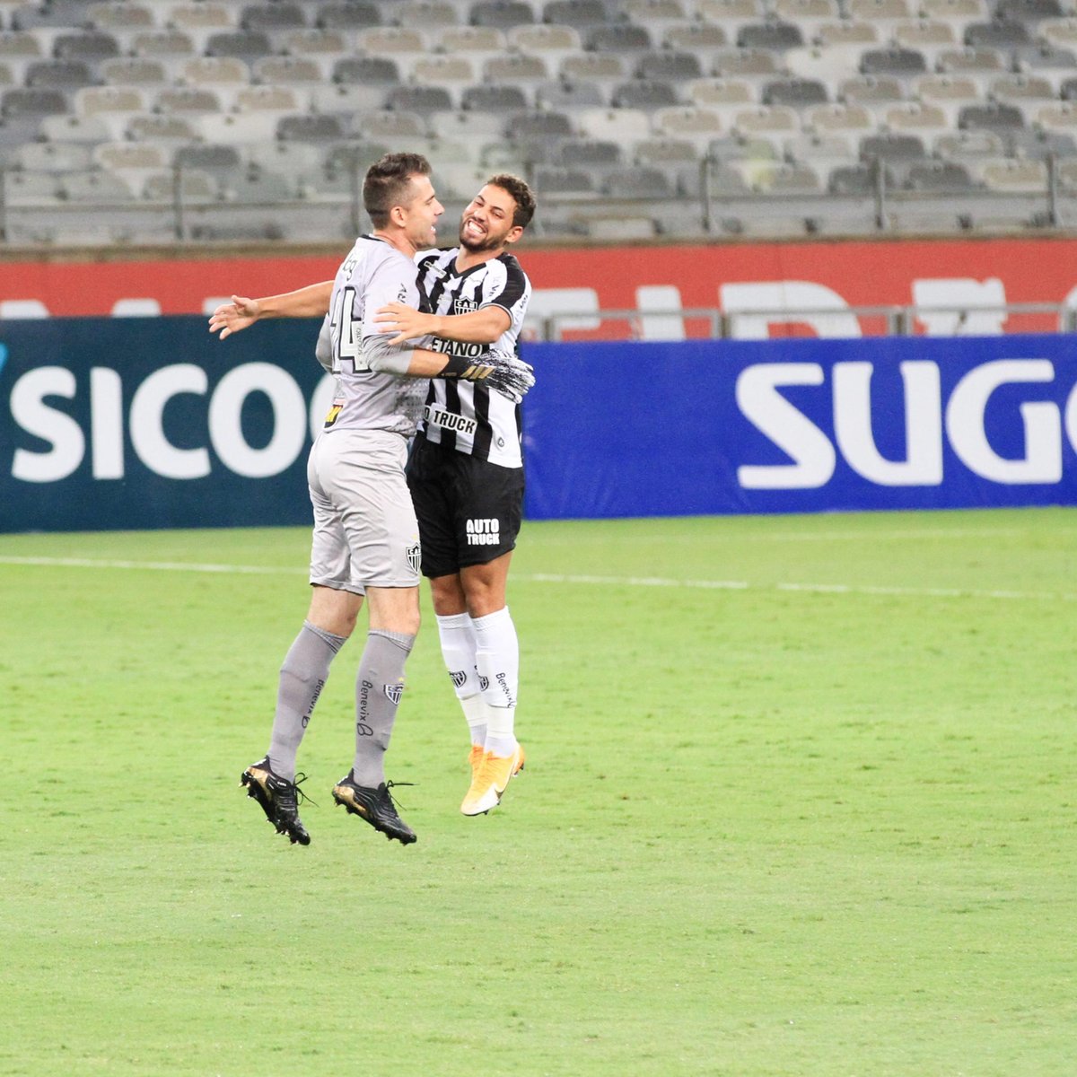 Na Despedida De Victor Atletico Mg Vence O Urt Por 3 A 0