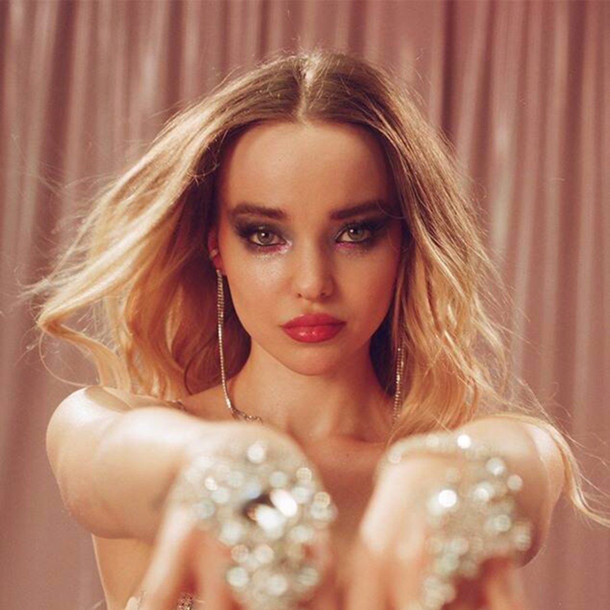 Dove Cameron Retoma Carreira Musical Com Clipe Solo