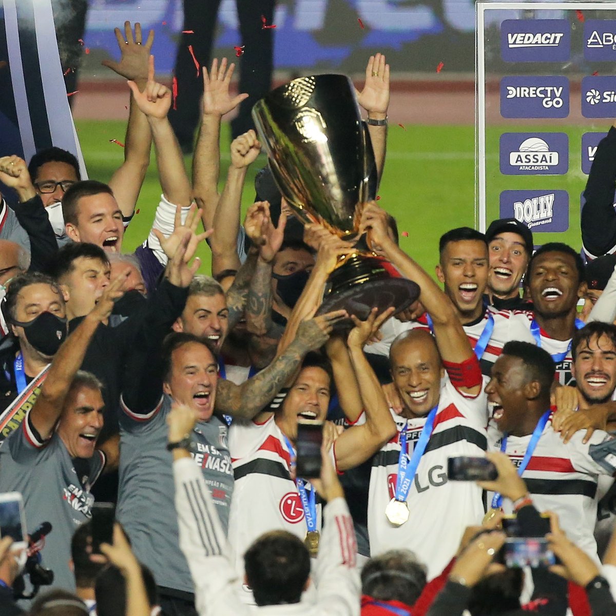 Sao Paulo Bate O Palmeiras Por 2 A 0 E E Campeao Paulista