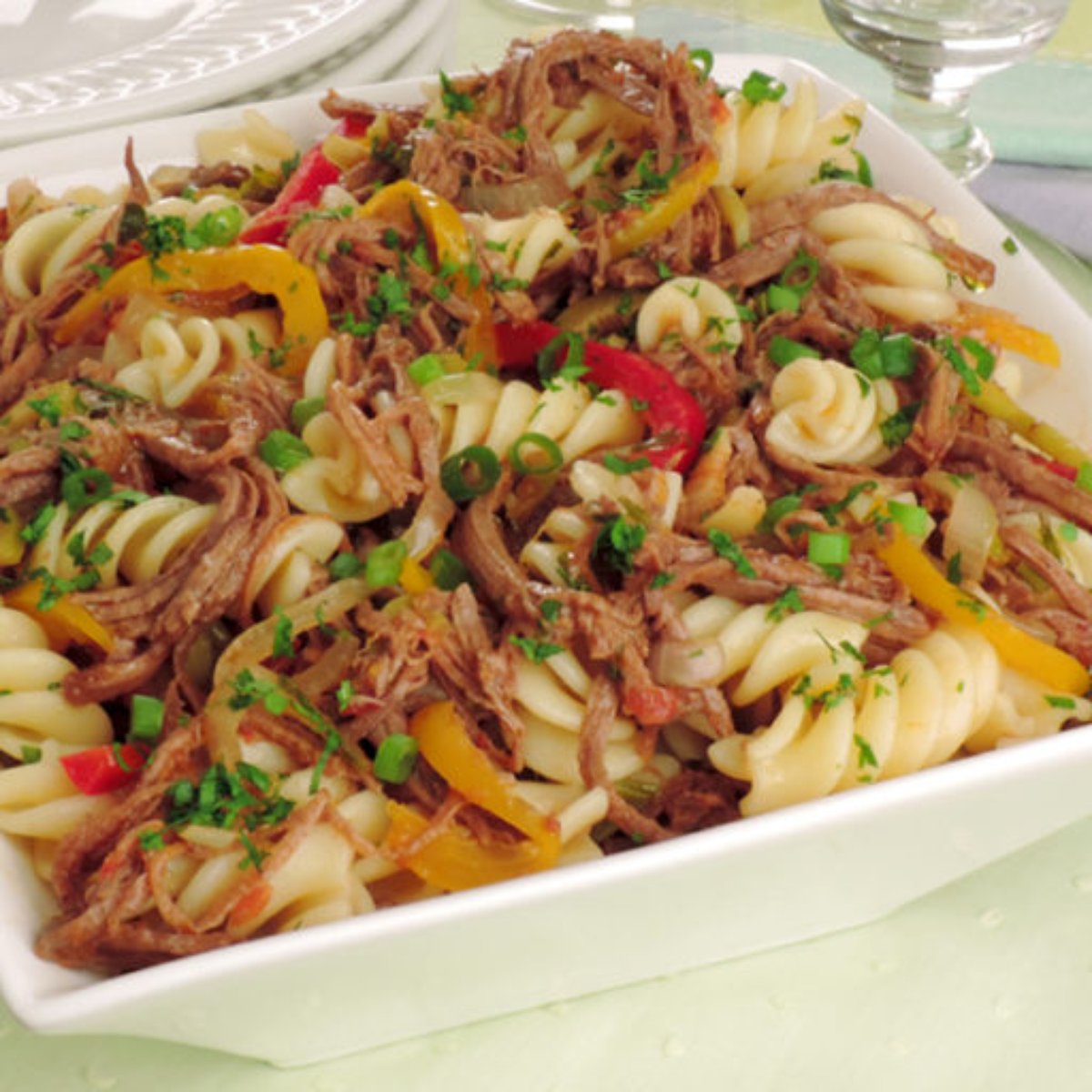 Salada De Macarrao Com Carne Louca