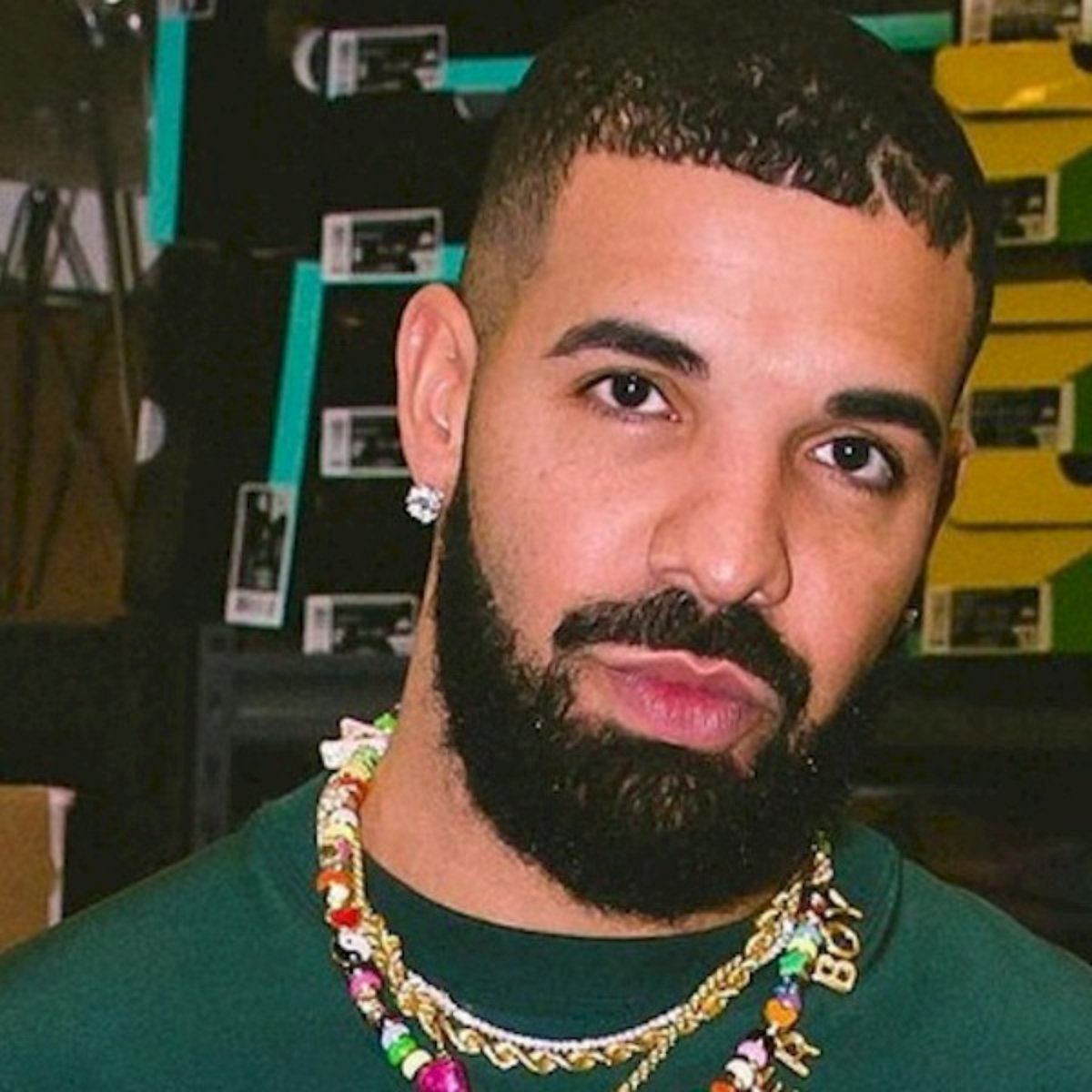 Drake Diz Que E Uma Lesbica Em Musica E Fas Tentam Entender