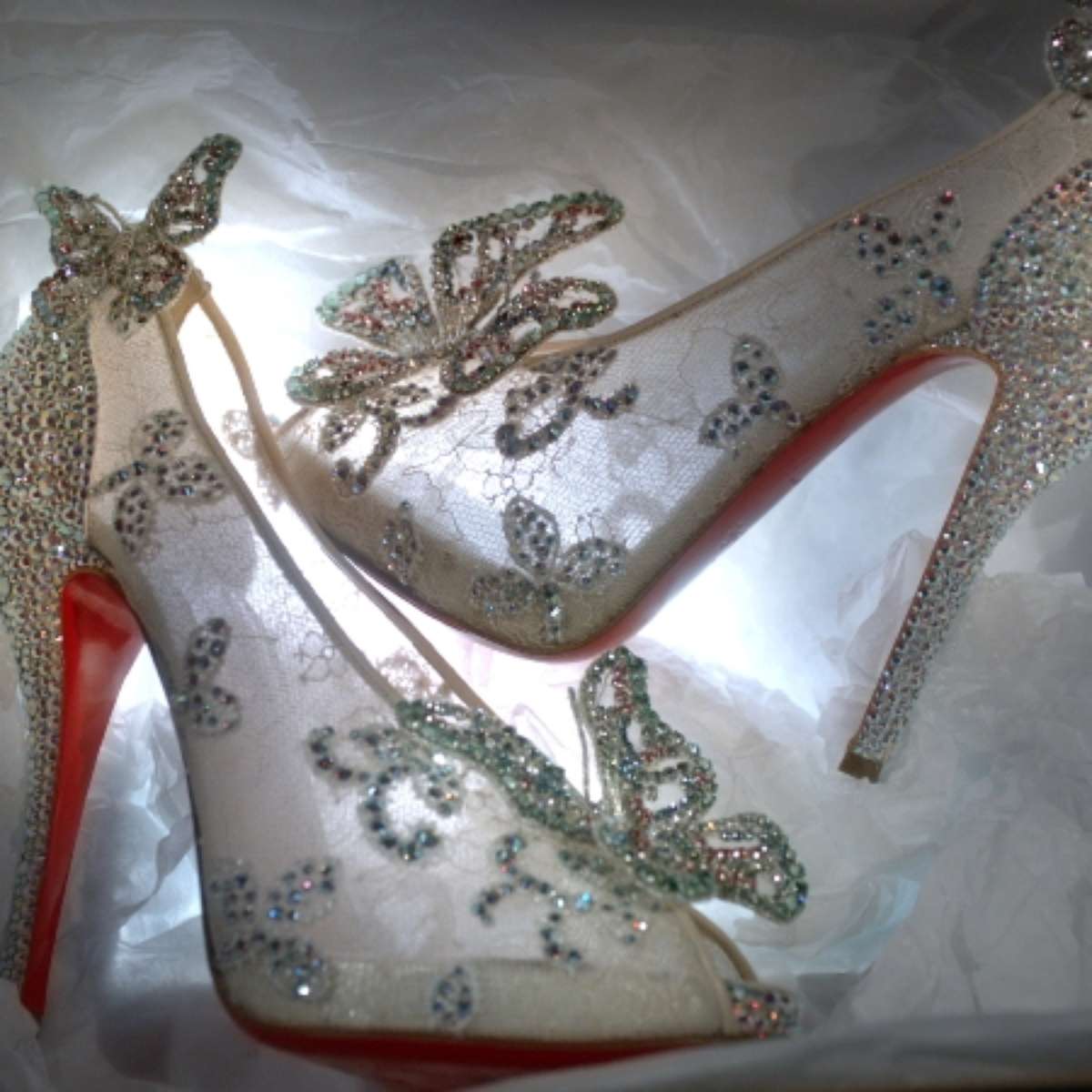 Veja o sapato de Cinderela criado por Christian Louboutin