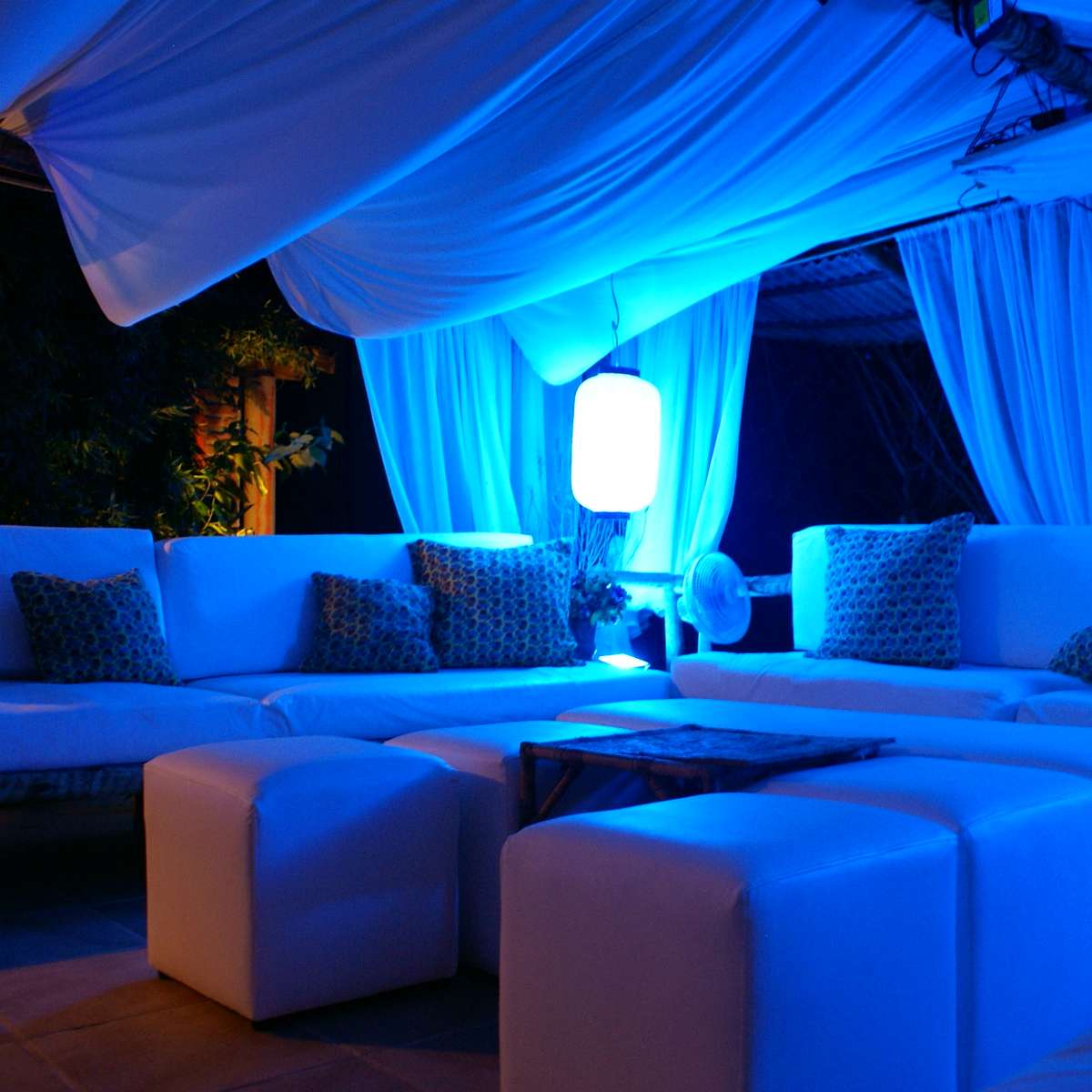 Agência de viagem oferece roteiros para casais adeptos ao swing