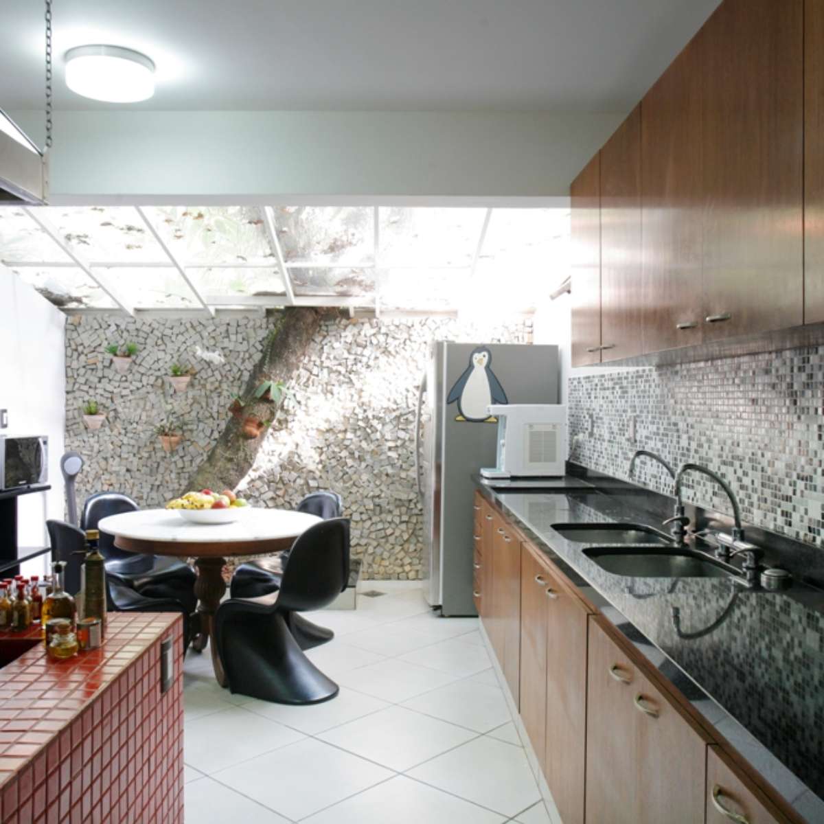 Arquitetas explicam como realizar sonho de uma cozinha com ilha e bancada