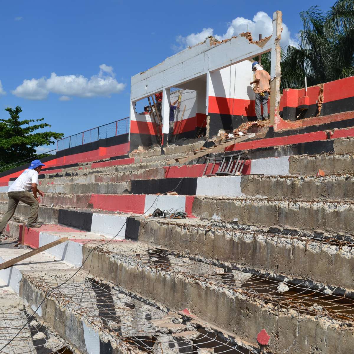 Diretor do Atlético-GO afirma que obras em estádio devem atrasar