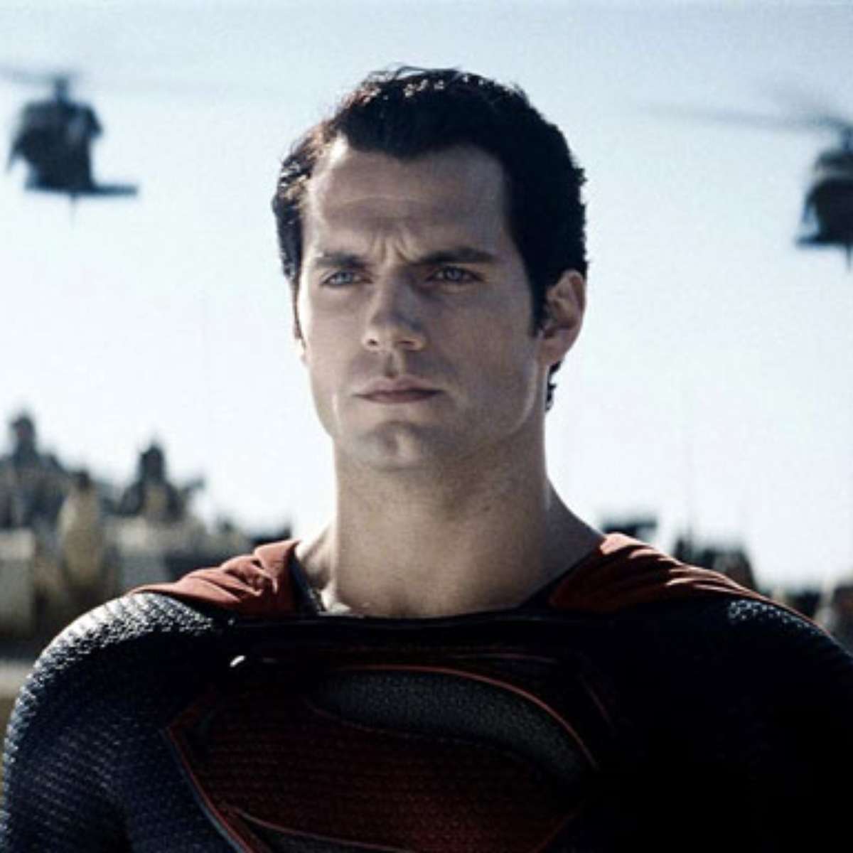 Henry Cavill vai voltar a vestir o fato e capa do Super-Homem – NiT