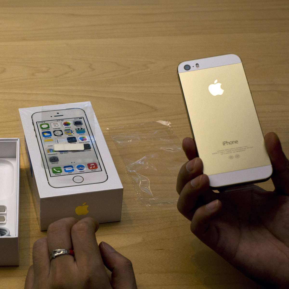 Unboxing] iPhone 15: veja detalhes do novo celular da Apple
