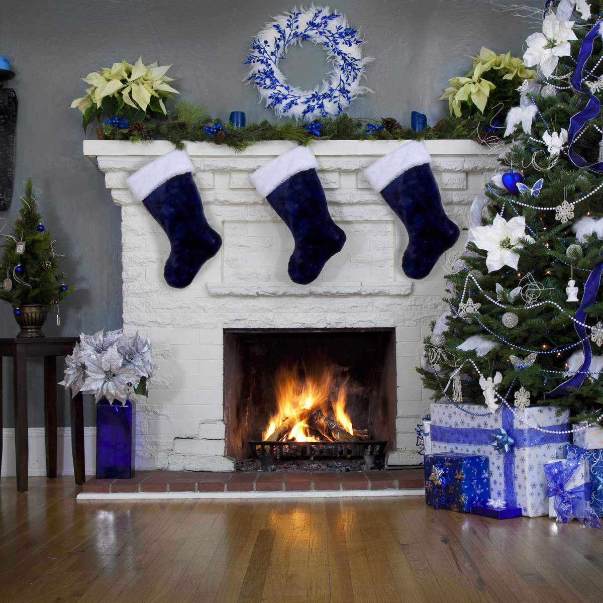 Mude a decoração de Natal com enfeites prata, azul ou rosa