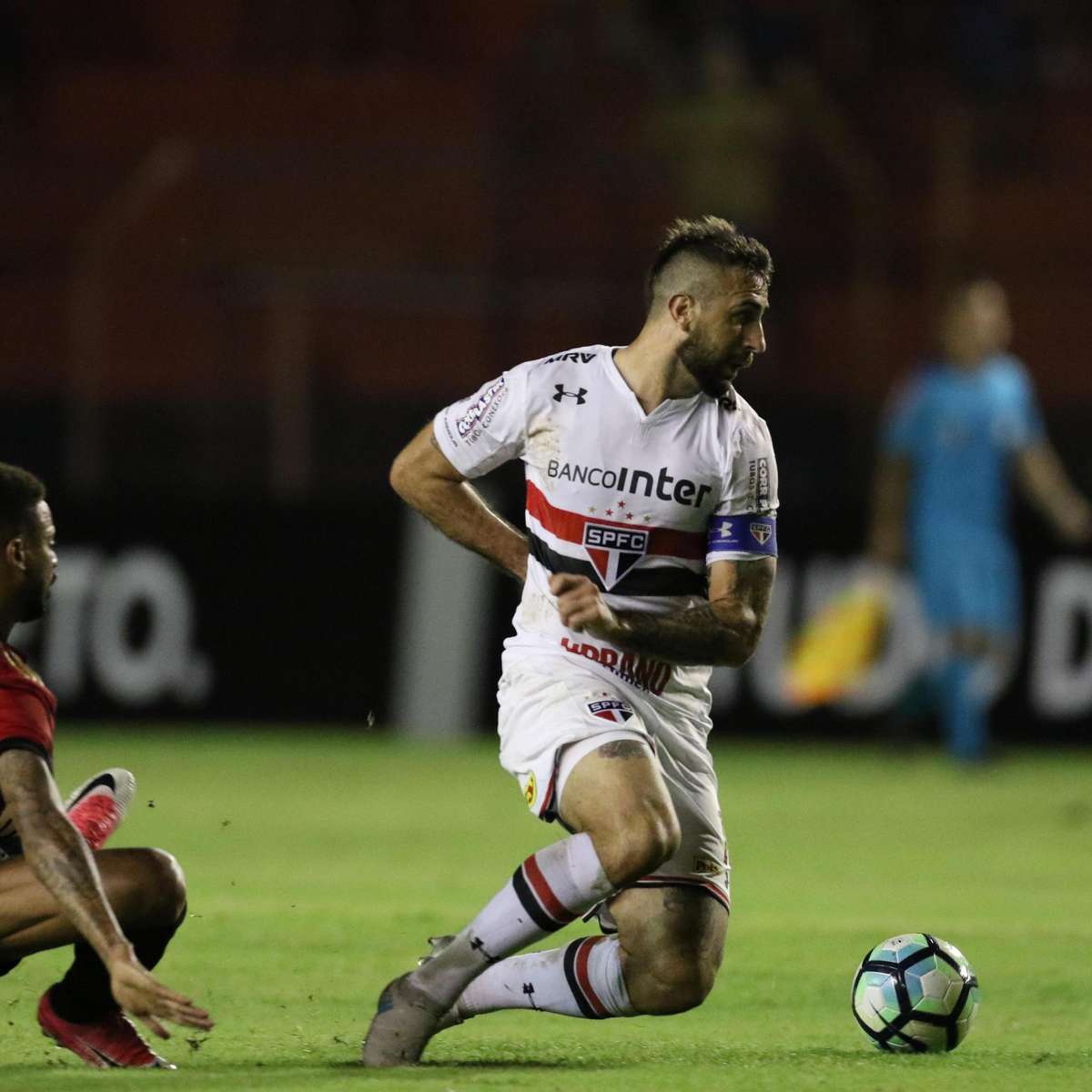 São Paulo empata com Vasco e segue sem vencer fora de casa no