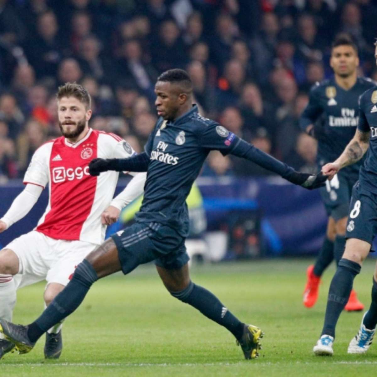 Com linda assistência de Vinicius Jr., Real vence o Ajax na Champions