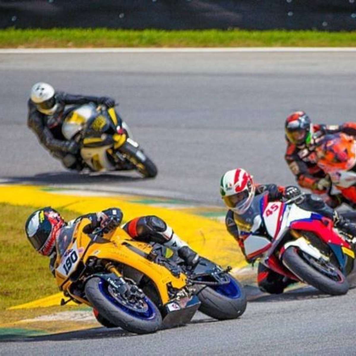 Após duas mortes, Prefeitura de São Paulo suspende corridas de moto no  autódromo de Interlagos, esporte espetacular