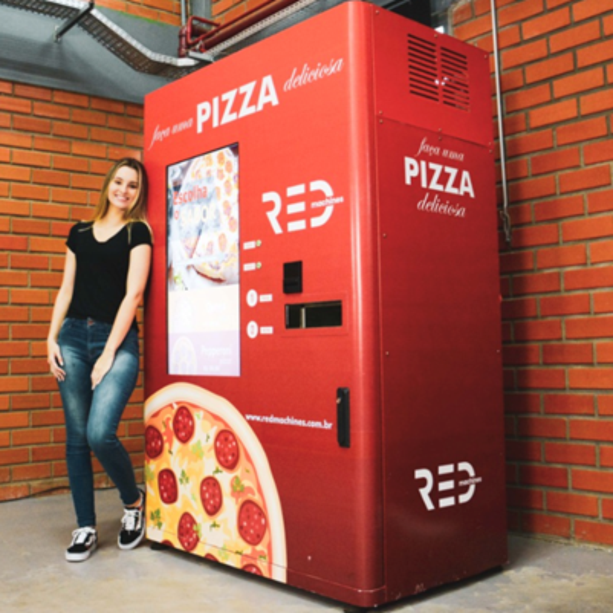 compacto Disparo Rebajar Rede de franquias lança primeira máquina automática de pizza do Brasil que  prepara e vende pizzas em 3 minutos
