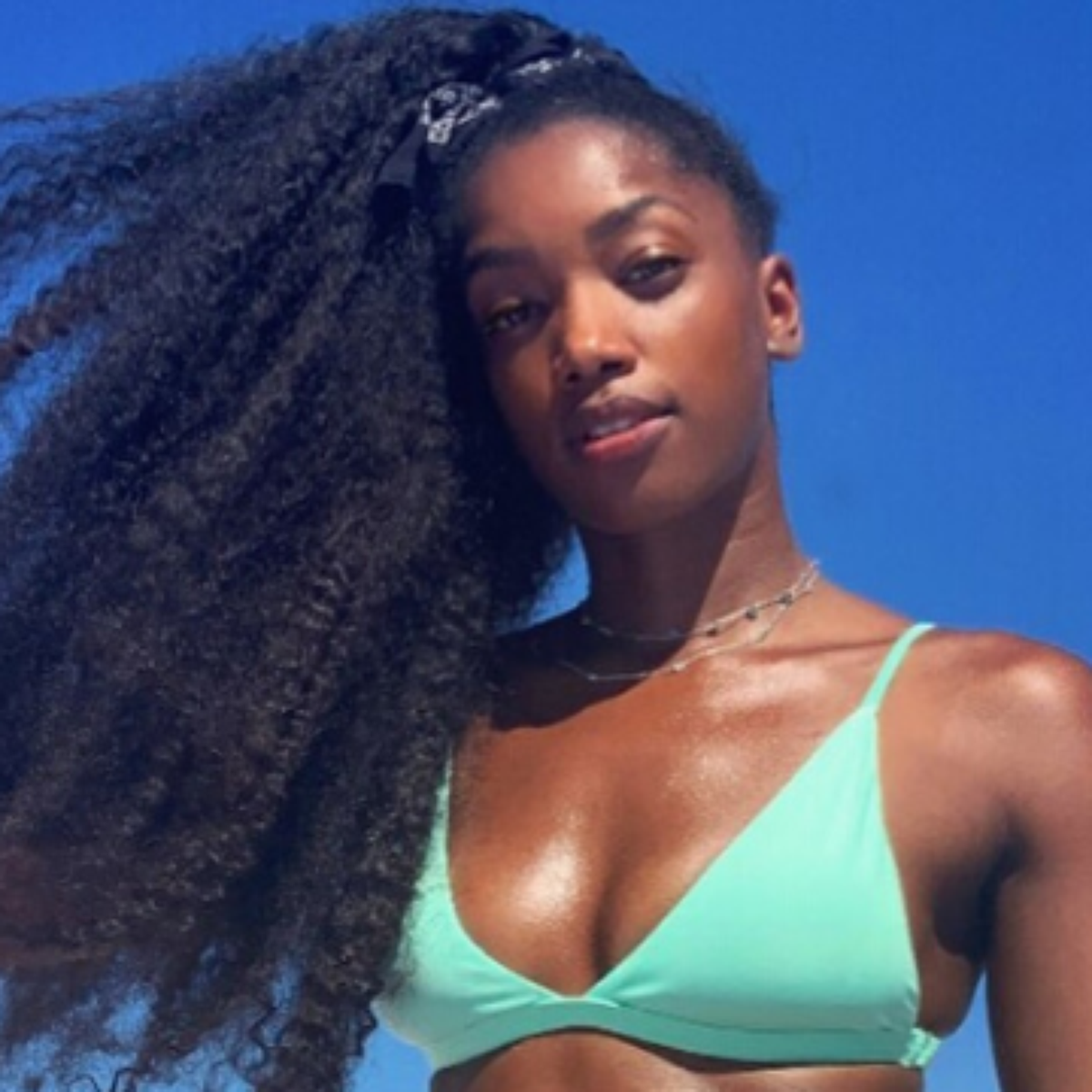 Tendencia de cores moda praia 2019 top