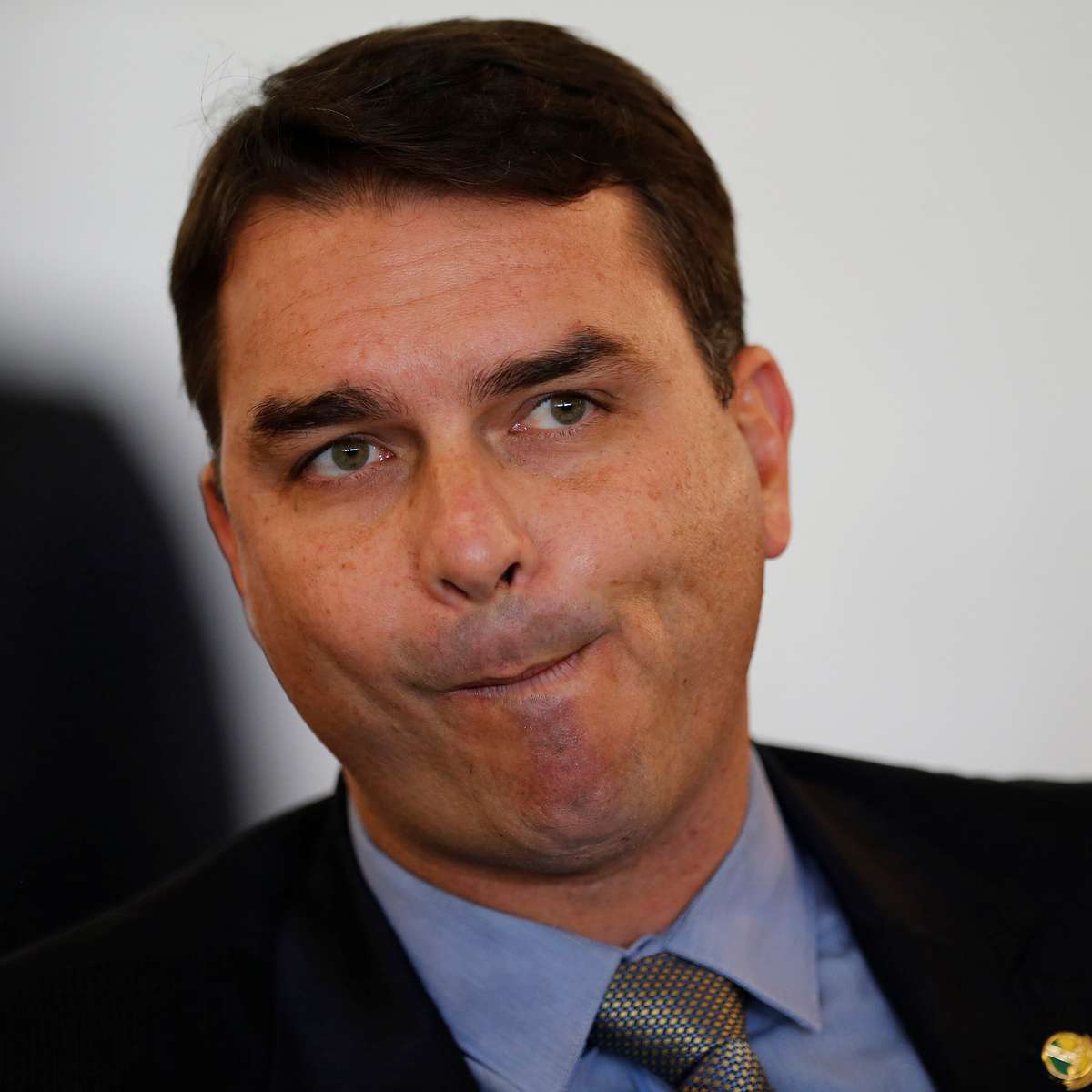 Fl&aacute;vio Bolsonaro &eacute; "chefe de organiza&ccedil;&atilde;o criminosa", diz MP