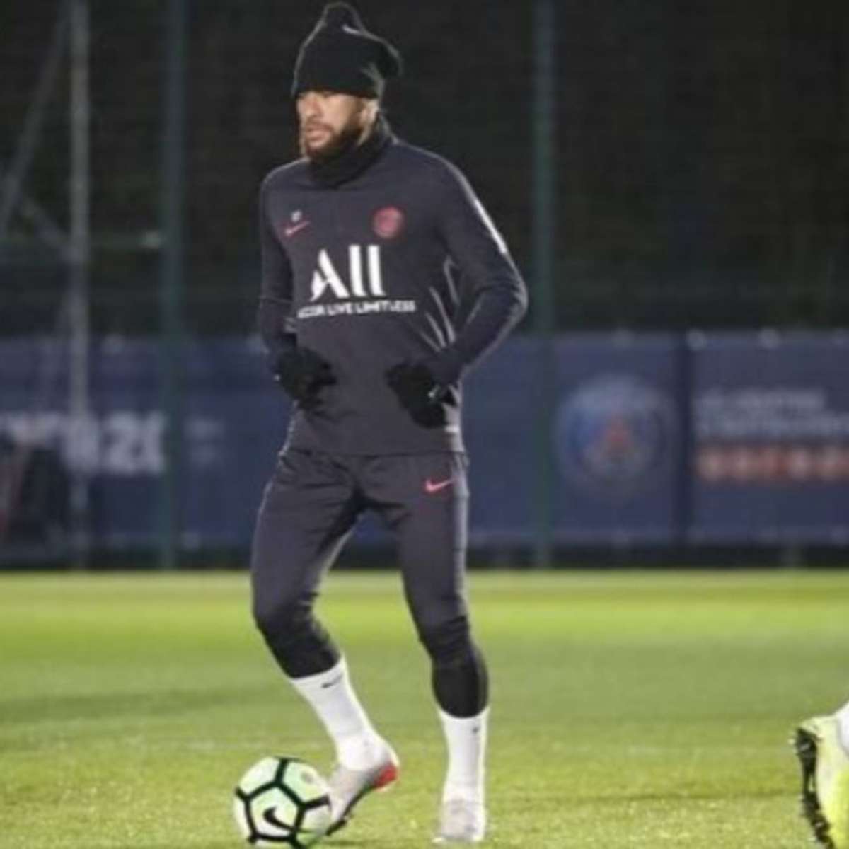 Neymar é apresentado no PSG: 'Estou empolgado para jogar e buscar os  títulos que o time merece' - Esporte - Extra Online