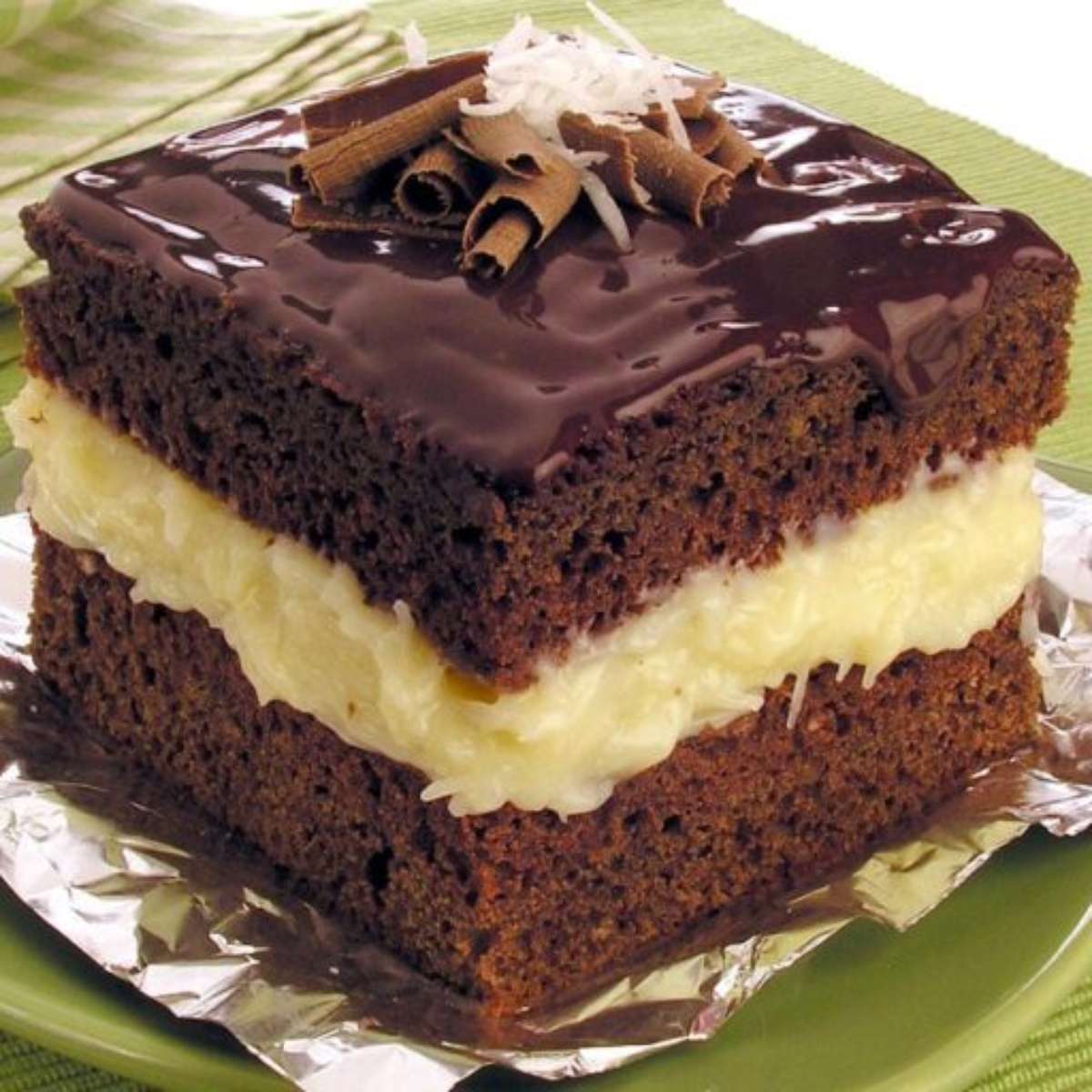 3 receitas de bolo com chocolate para fazer sucesso nesta Páscoa - Caldo Bom