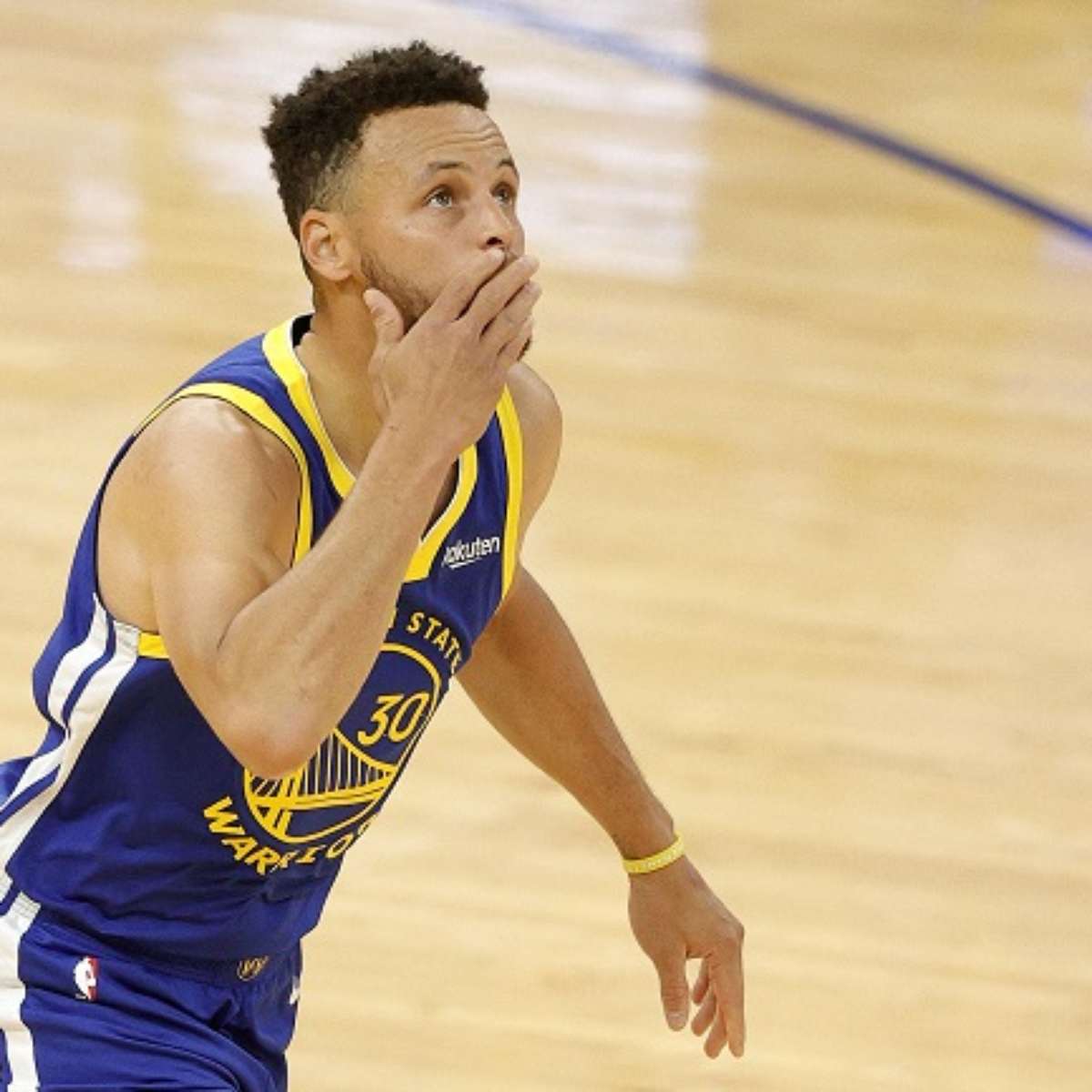 Stephen Curry se torna o jogador com mais bolas de 3 na história da NBA