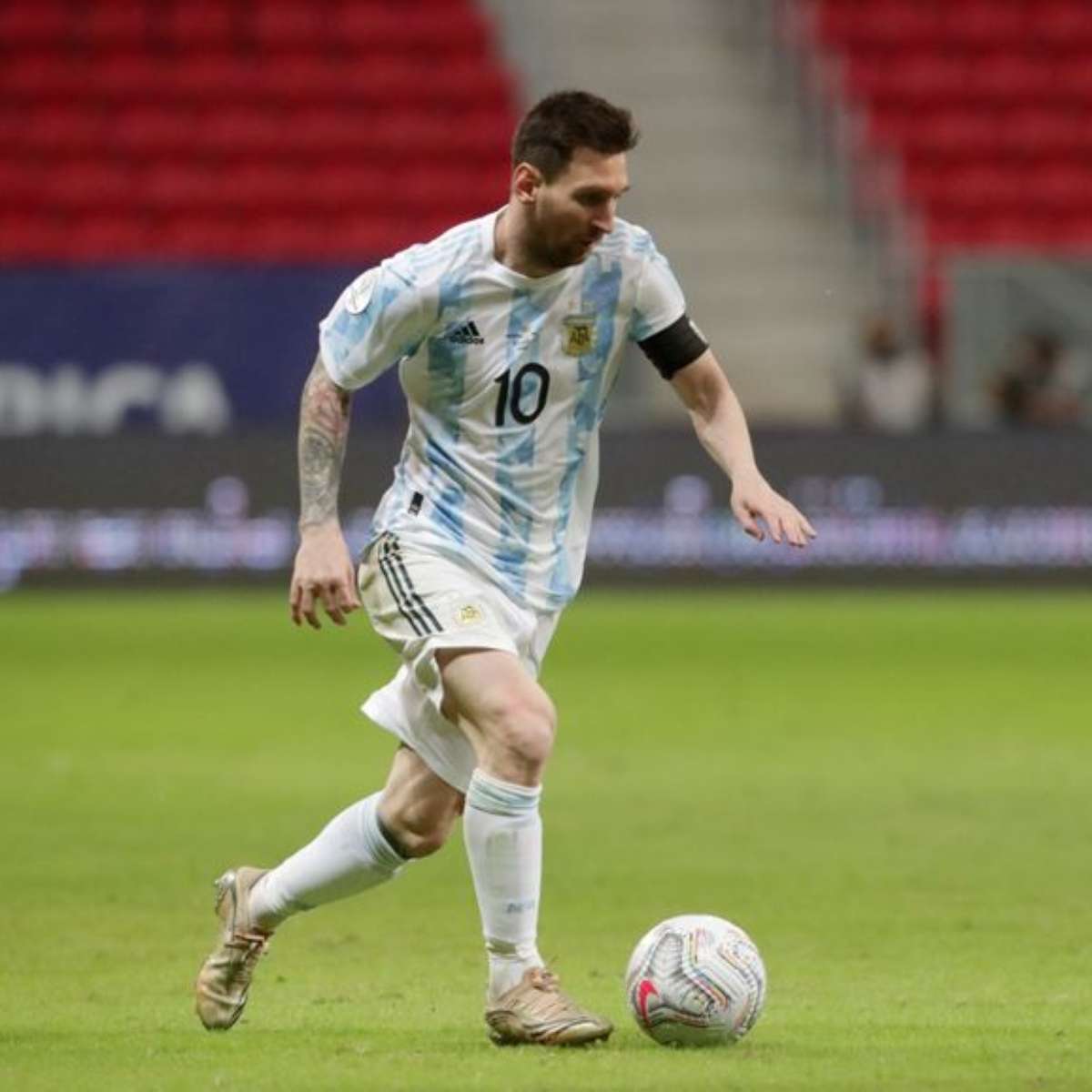 Atrás de Lionel Messi, Rojas é o segundo jogador com mais gols de fora da  areá na temporada