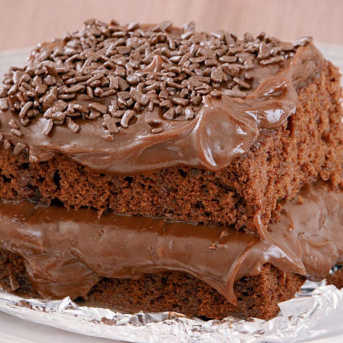 BOLO DE BRIGADEIRO GELADO BEM CHOCOLATUDO - O MELHOR BOLO QUE EU JÁ FIZ -  Receitas de Pai 