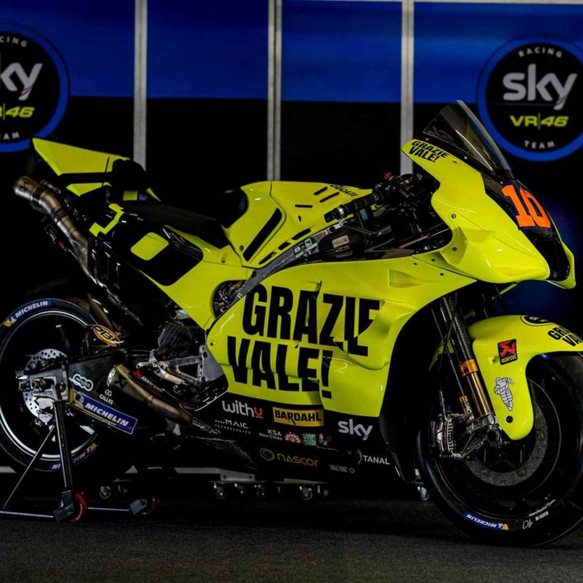 VR46 mostra moto preta fosca com detalhes em amarelo para MotoGP