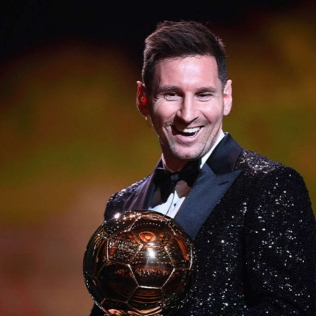 Messi supera Pelé e é eleito melhor jogador do mundo pela 8ª vez - PP