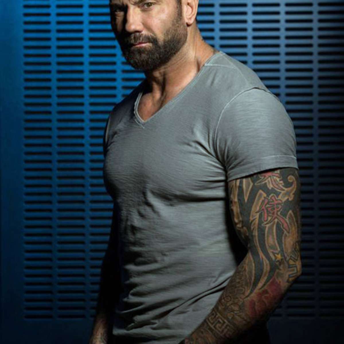 Dave Bautista vai além dos músculos no novo filme de Shyamalan