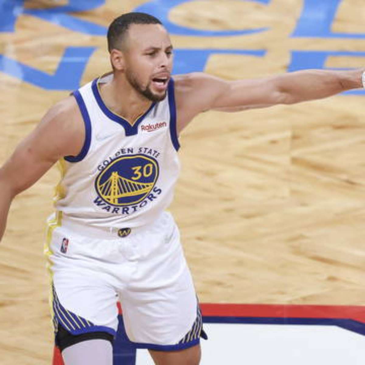 Stephen Curry se torna recordista de cestas de 3 na NBA