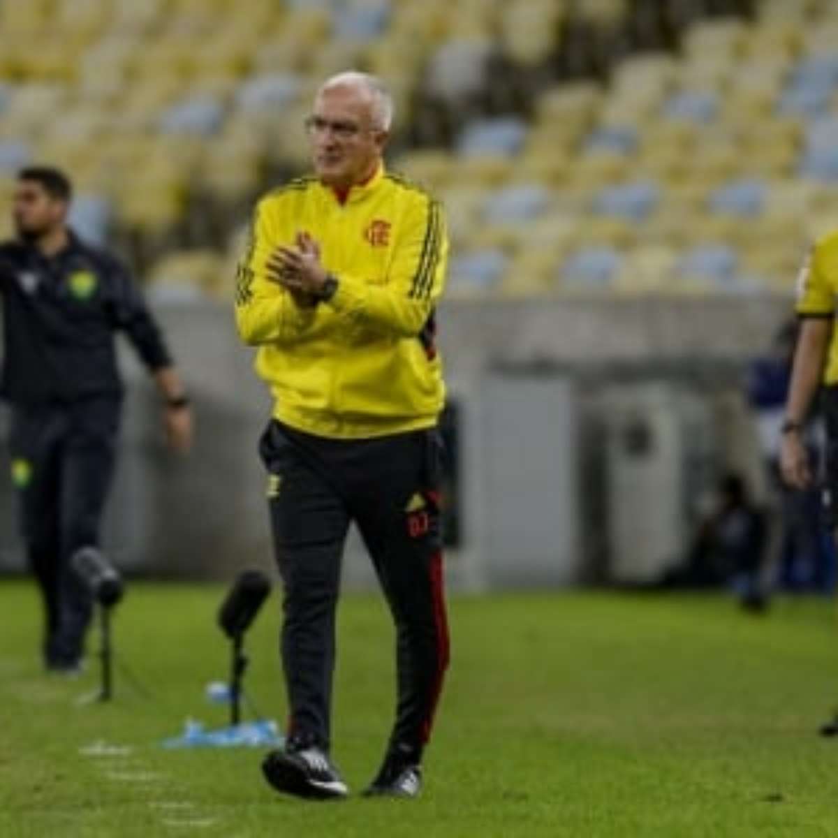 Dorival explica mudanças e elogia entrega do elenco do Flamengo