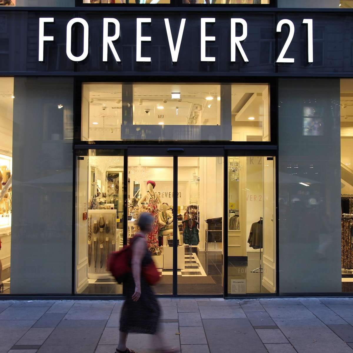 Forever 21 está fechando no Brasil e vendendo perfumes a preços de