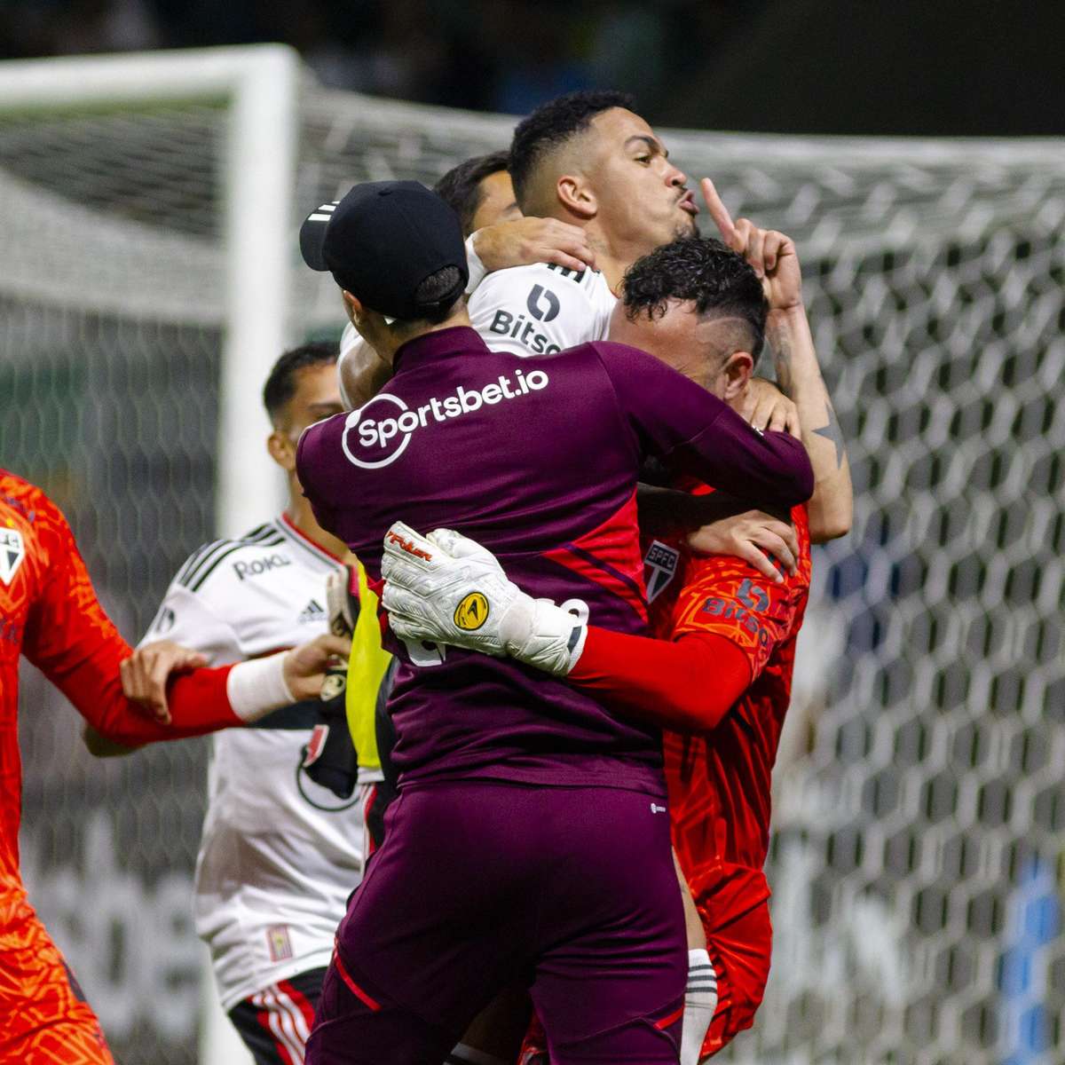 Brasil perde nos pênaltis e volta a ser eliminado nas quartas de final -  Diário de Suzano