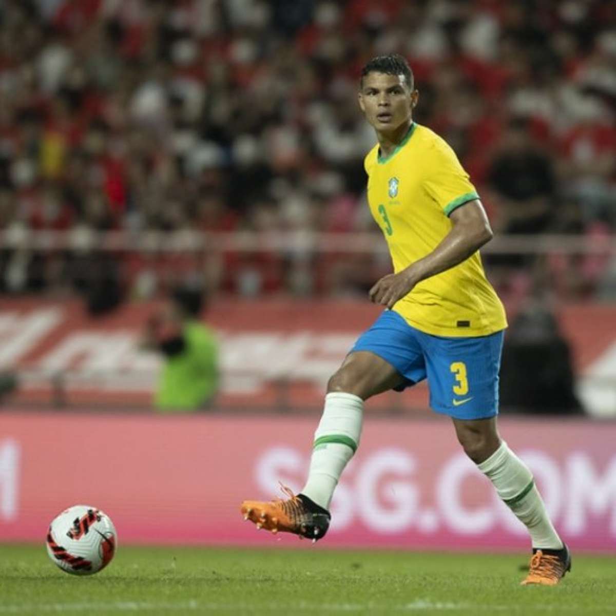 Thiago Silva chega aos 38 anos prestes a atingir marca histórica
