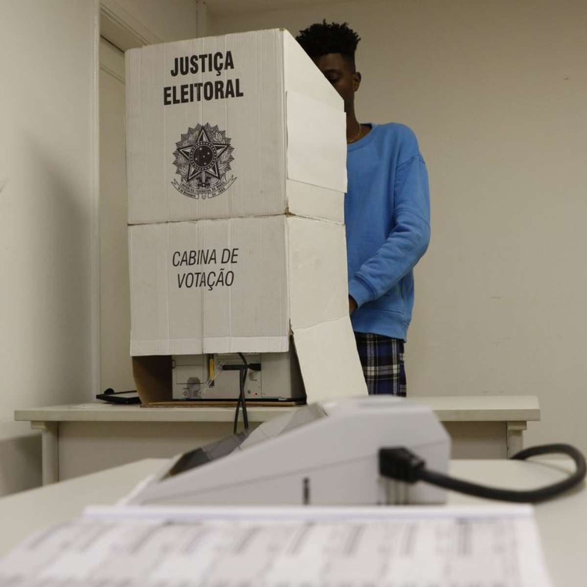 O que acontece se a eleição terminar empatada no segundo turno? — Rádio  Senado