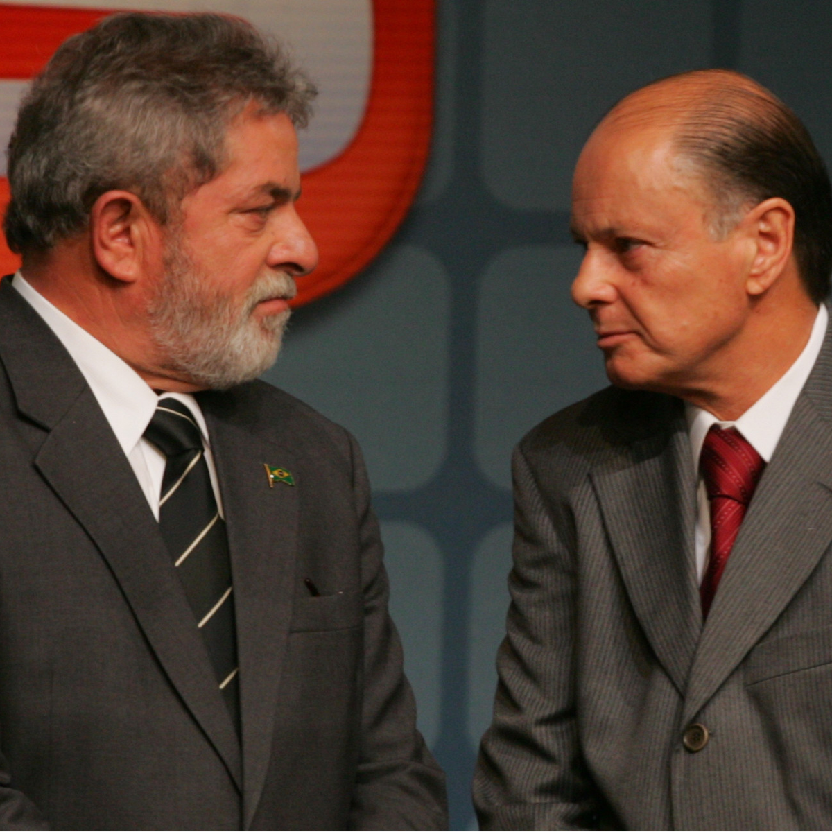 Gleisi Hoffmann dispensa e ironiza 'perdão' de Edir Macedo a Lula