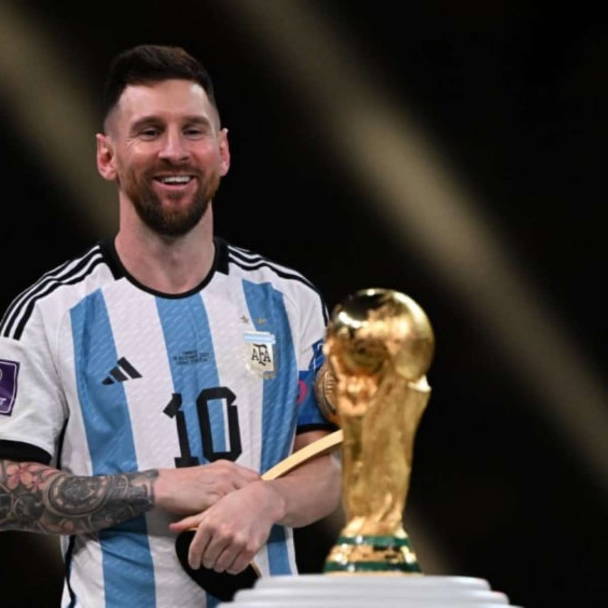 Lionel Messi é o melhor jogador da Copa e quebra sina de 28 anos