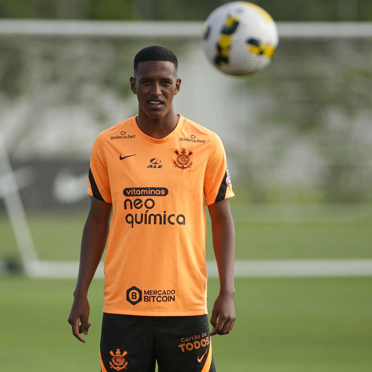 Zagueiro do Corinthians é o jogador com mais cortes no mundo desde sua  estreia, segundo levantamento
