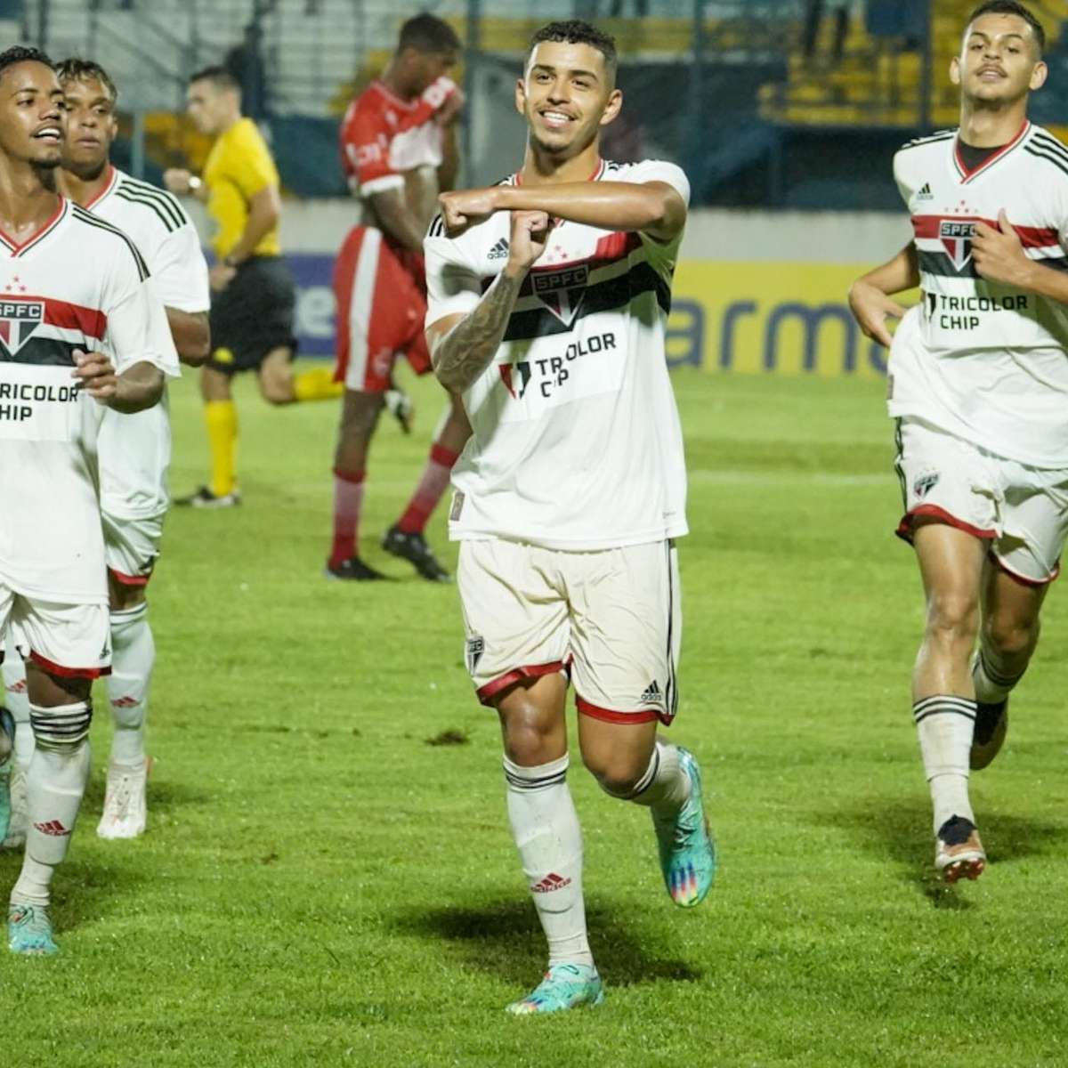 Com três de Talles Wander, São Paulo vence e garante vaga na 2ª fase da  Copinha - SPFC