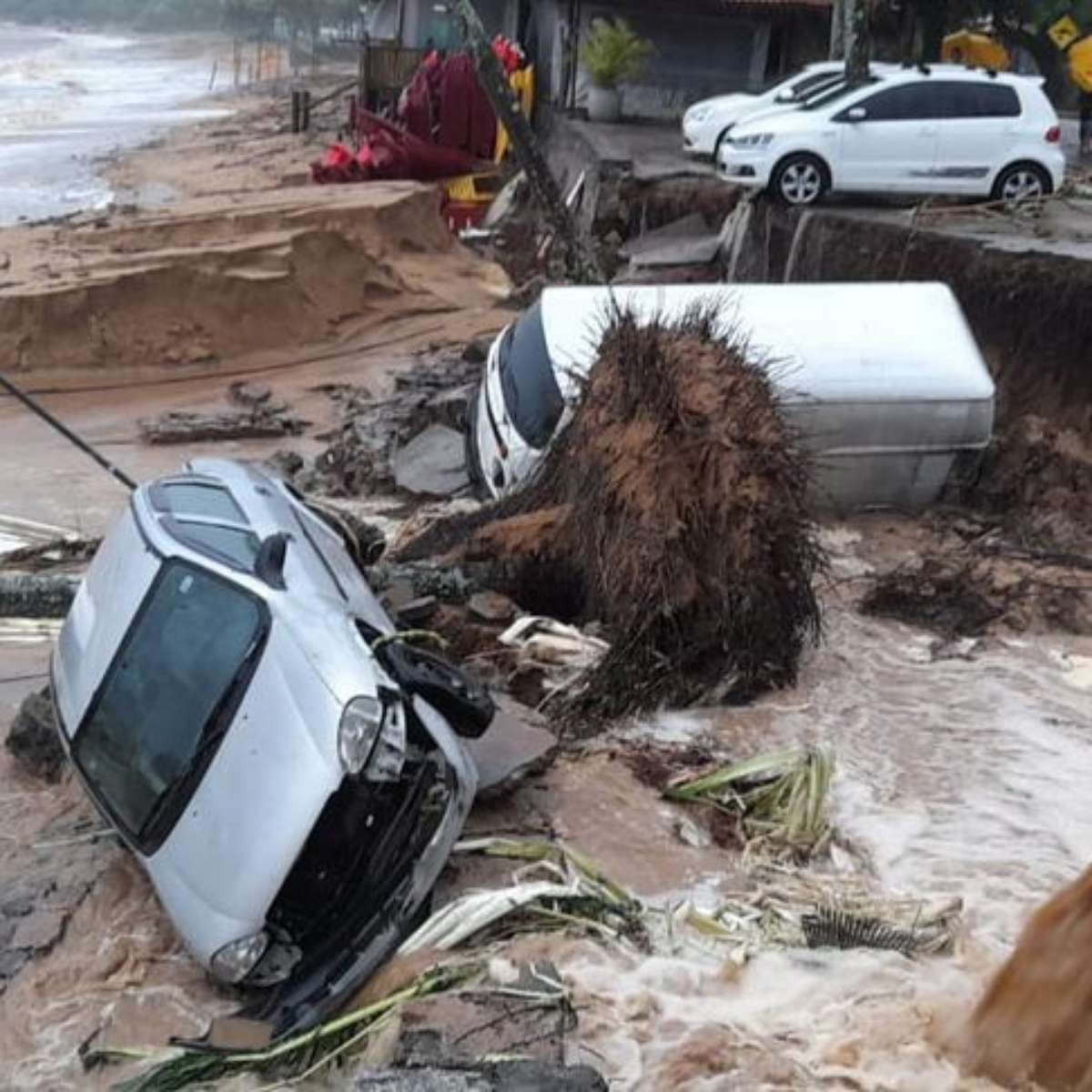 Praias de S&atilde;o Sebasti&atilde;o ficam isoladas, sem luz e sem comunica&ccedil;&atilde;o