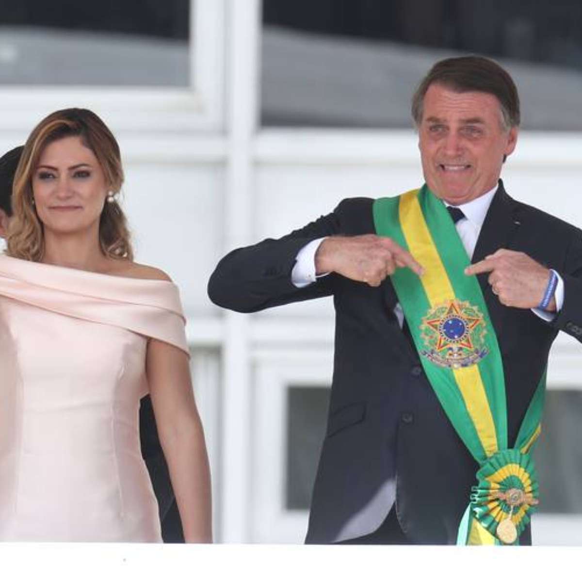 No Palácio da Alvorada, Bolsonaro e Michelle fazem churrasco para Laurinha