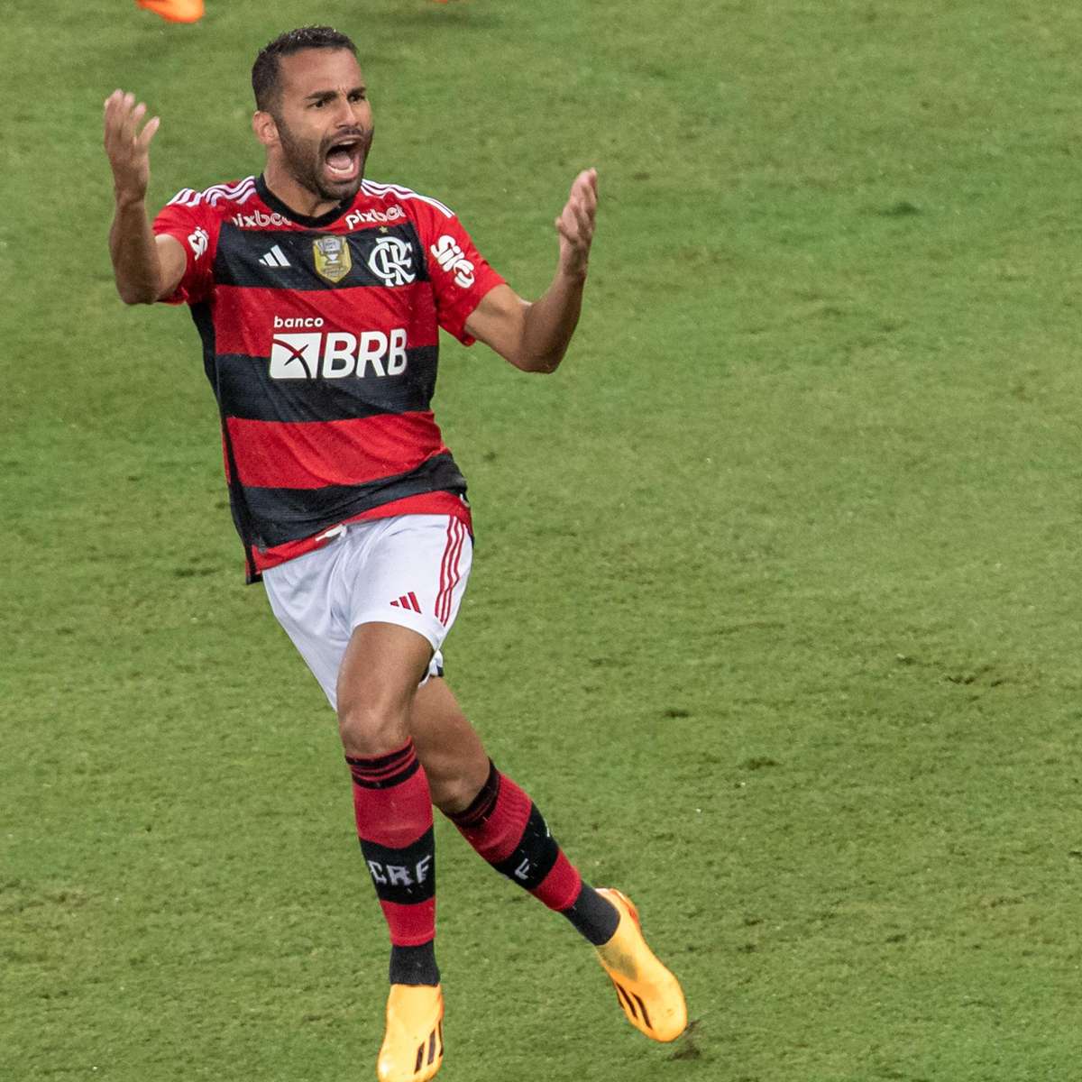 Thiago Maia é homenageado por jogadores do Flamengo: 'Sem palavra