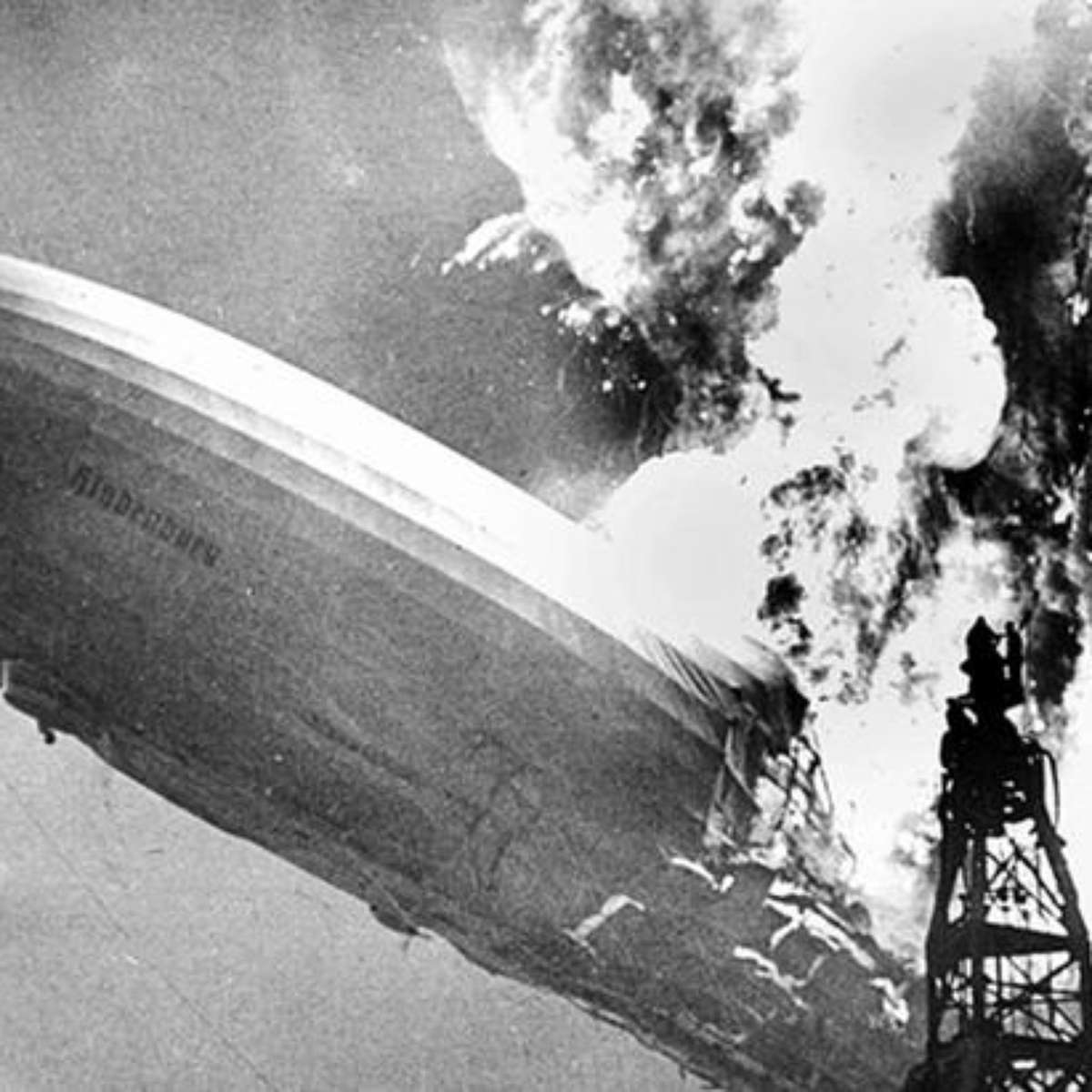 Hindenburg Exploding Color Artigo De Jornal Sobre Desastre De Hindenburg