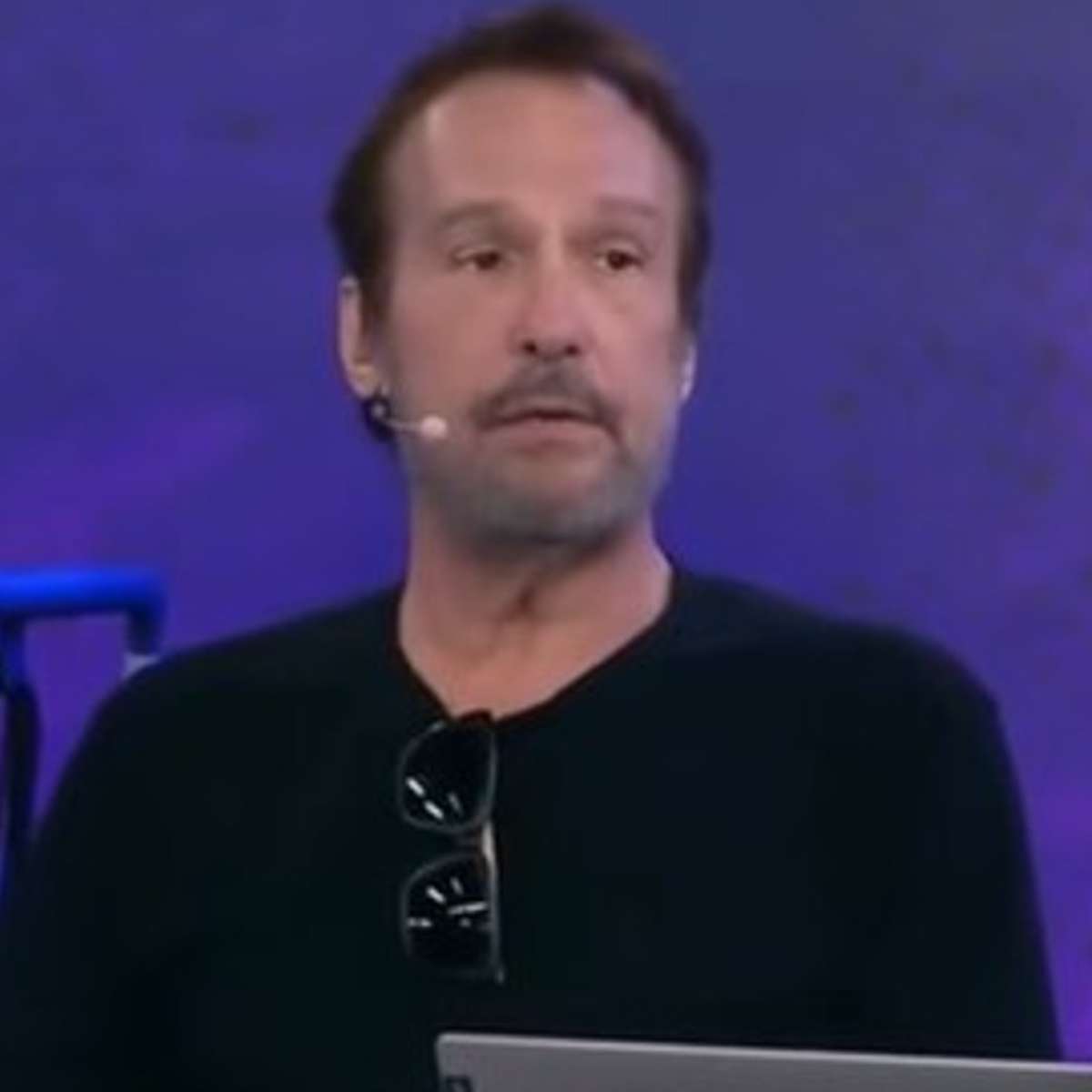 A Batalha de Emílio Surita: Apresentador Enfrenta Câncer de Intestino