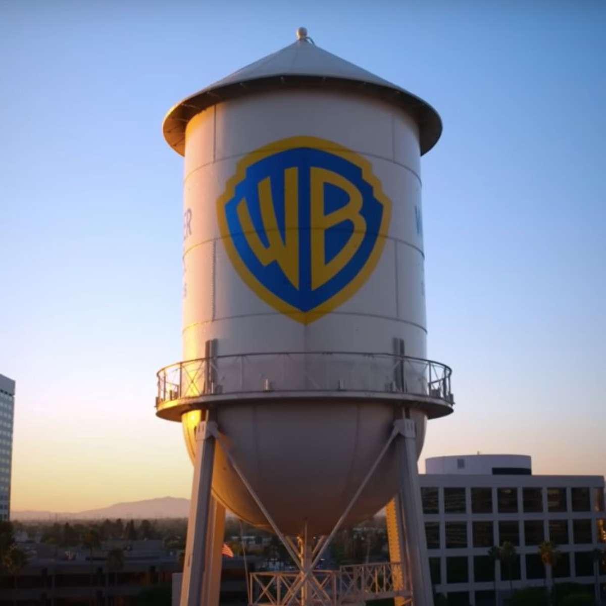 Warner Bros. Discovery comemora os 100 anos de histórias da Warner Bros.  com uma deslumbrante variedade de produtos, conteúdo e experiências do  centenário - EP GRUPO