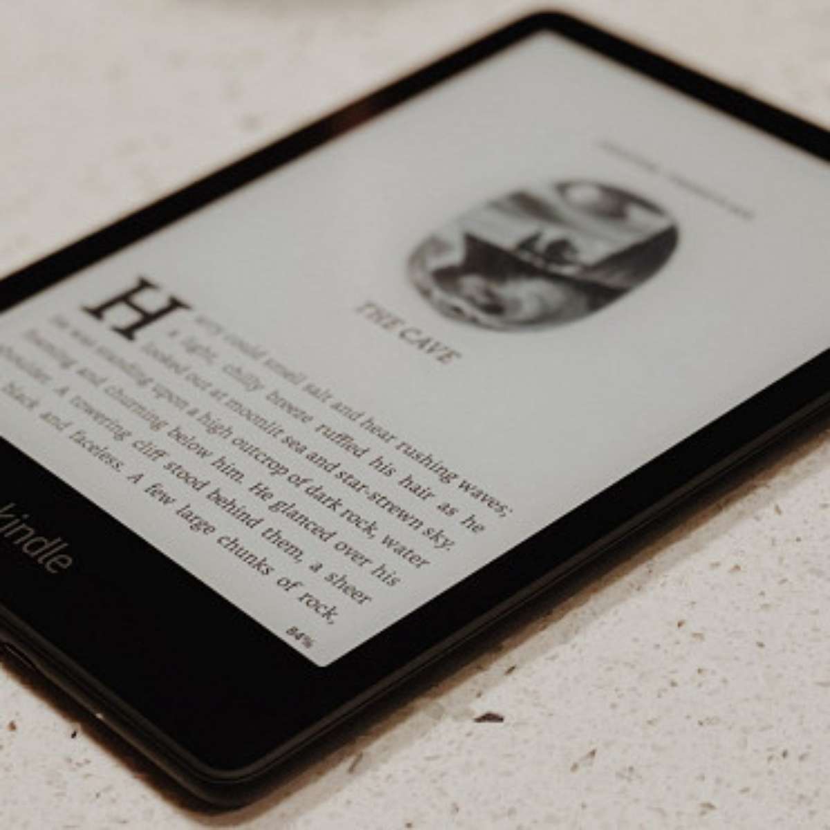 Novo Kindle basicão com luz para ler no escuro chega ao Brasil por