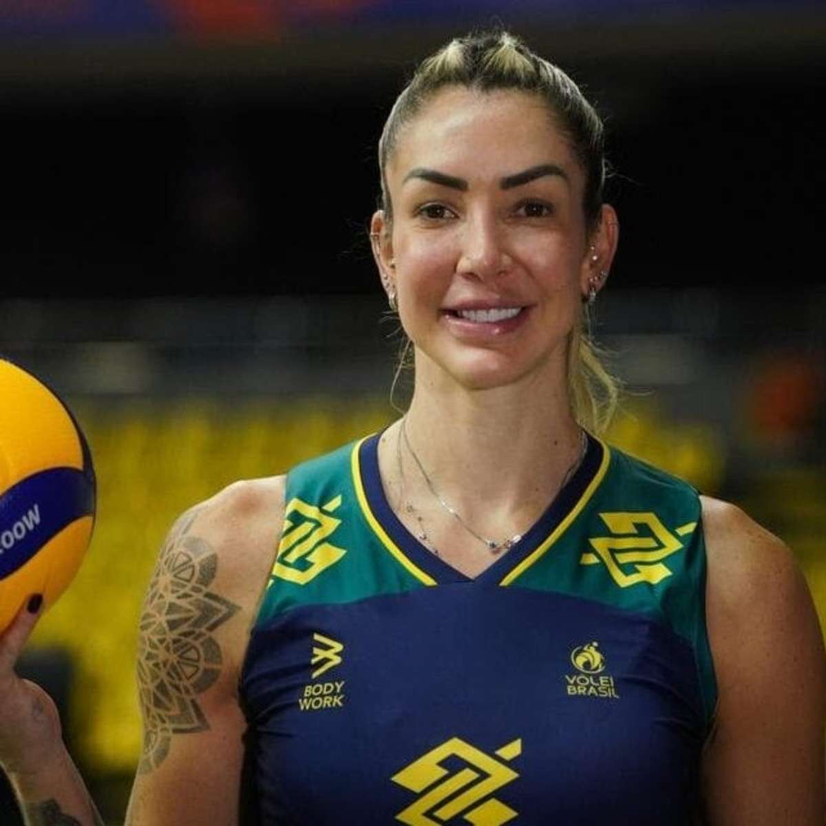 Seleção feminina de vôlei disputa Sul-Americano de olho na vaga